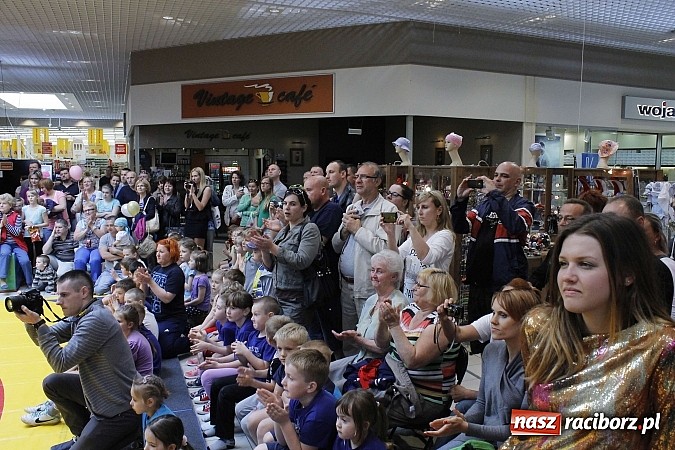 Zdjęcie w galerii na portalu naszraciborz.pl: Mnóstwo frajdy z okazji Dnia Dziecka w Auchan  wiadomości z regionu