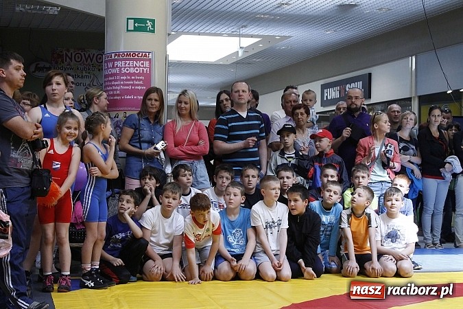 Zdjęcie w galerii na portalu naszraciborz.pl: Mnóstwo frajdy z okazji Dnia Dziecka w Auchan  wiadomości z regionu