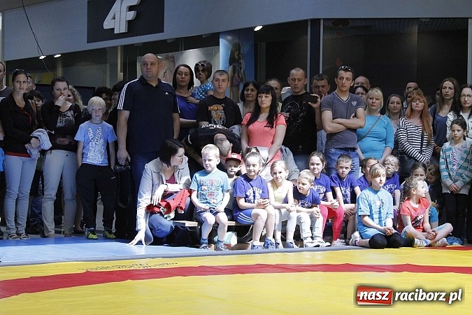 Zdjęcie w galerii na portalu naszraciborz.pl: Mnóstwo frajdy z okazji Dnia Dziecka w Auchan  wiadomości z regionu