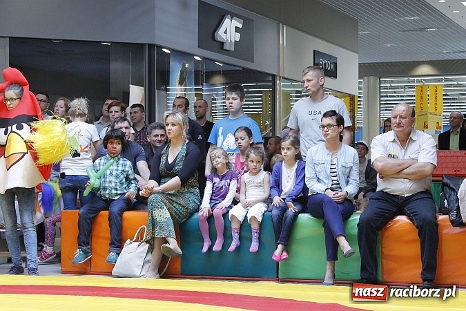 Zdjęcie w galerii na portalu naszraciborz.pl: Mnóstwo frajdy z okazji Dnia Dziecka w Auchan  wiadomości z regionu