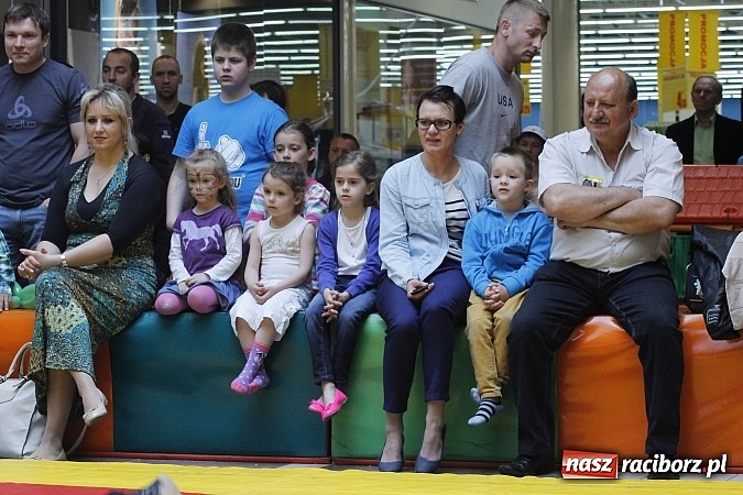 Zdjęcie w galerii na portalu naszraciborz.pl: Mnóstwo frajdy z okazji Dnia Dziecka w Auchan  wiadomości z regionu