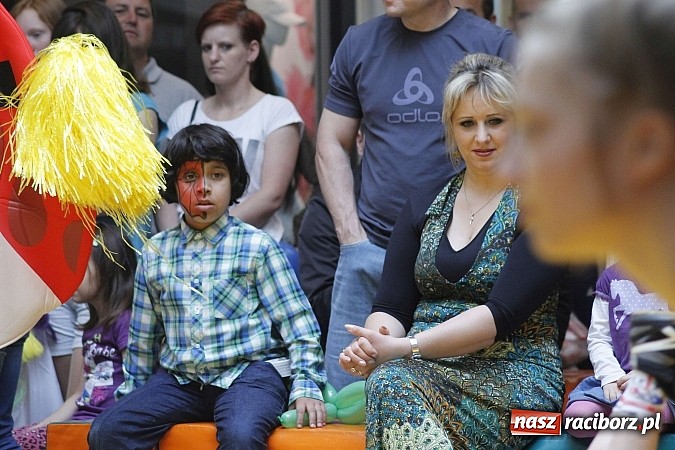 Zdjęcie w galerii na portalu naszraciborz.pl: Mnóstwo frajdy z okazji Dnia Dziecka w Auchan  wiadomości z regionu