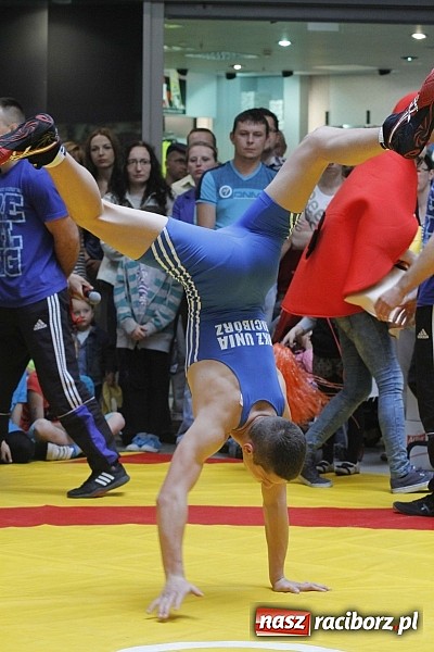 Zdjęcie w galerii na portalu naszraciborz.pl: Mnóstwo frajdy z okazji Dnia Dziecka w Auchan  wiadomości z regionu