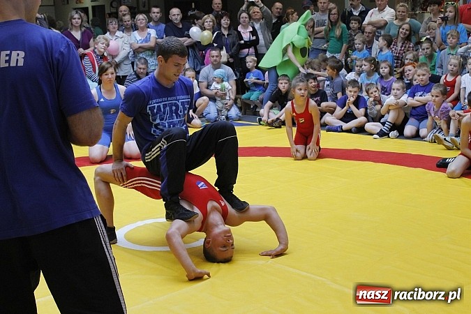 Zdjęcie w galerii na portalu naszraciborz.pl: Mnóstwo frajdy z okazji Dnia Dziecka w Auchan  wiadomości z regionu