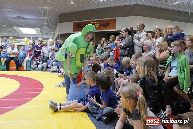 Zdjęcie w galerii na portalu naszraciborz.pl: Mnóstwo frajdy z okazji Dnia Dziecka w Auchan  wiadomości z regionu