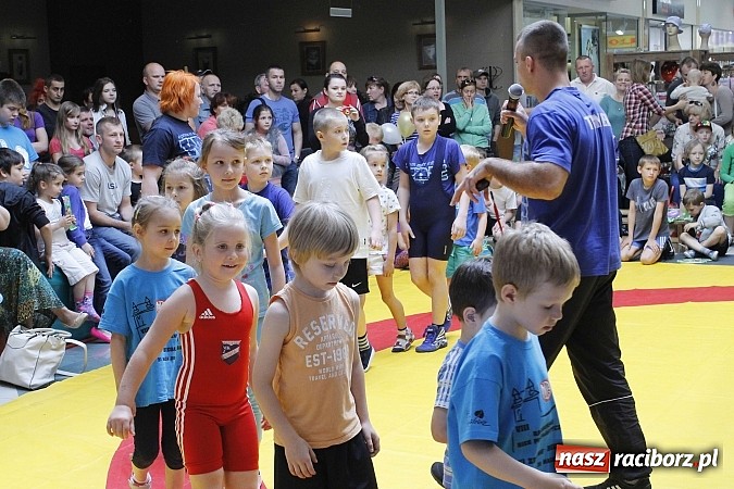 Zdjęcie w galerii na portalu naszraciborz.pl: Mnóstwo frajdy z okazji Dnia Dziecka w Auchan  wiadomości z regionu