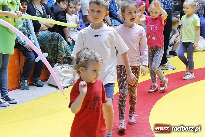 Zdjęcie w galerii na portalu naszraciborz.pl: Mnóstwo frajdy z okazji Dnia Dziecka w Auchan  wiadomości z regionu