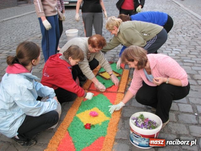 Zdjęcie w galerii na portalu naszraciborz.pl: Dywany z kwiatów odchodzą do lamusa? wiadomości z regionu