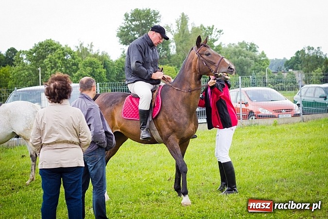 Zdjęcie w galerii na portalu naszraciborz.pl: Konna majówka w Pawłowie  wiadomości z regionu