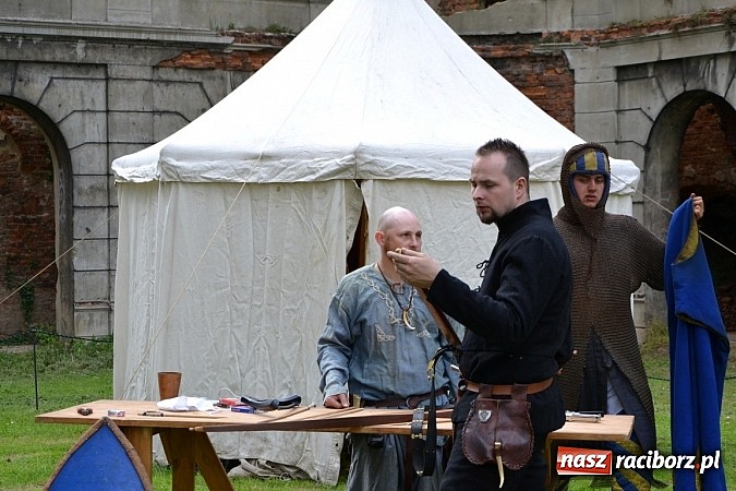 Zdjęcie w galerii na portalu naszraciborz.pl: Tworków bawi się na Nocy Świętojańskiej wiadomości z regionu