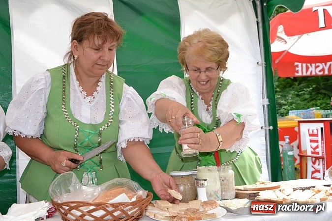 Zdjęcie w galerii na portalu naszraciborz.pl: Tworków bawi się na Nocy Świętojańskiej wiadomości z regionu
