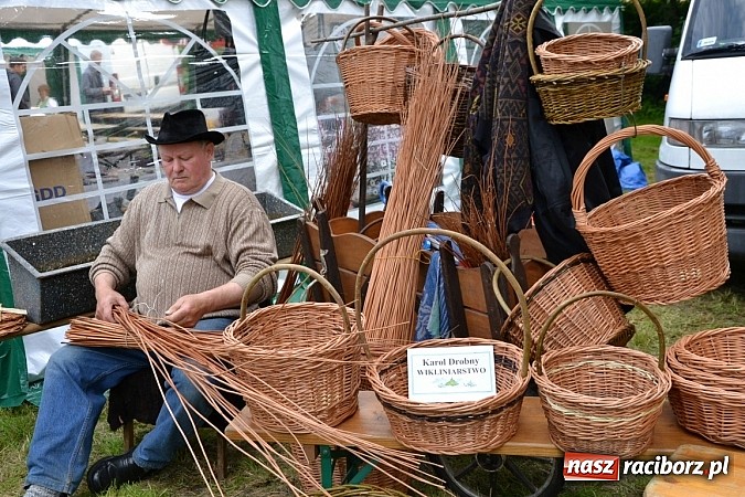 Zdjęcie w galerii na portalu naszraciborz.pl: Tworków bawi się na Nocy Świętojańskiej wiadomości z regionu
