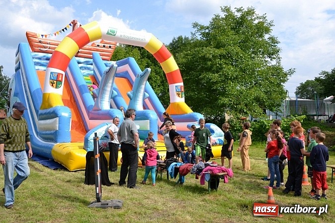Zdjęcie w galerii na portalu naszraciborz.pl: Tworków bawi się na Nocy Świętojańskiej wiadomości z regionu