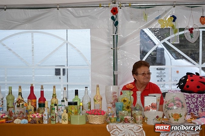 Zdjęcie w galerii na portalu naszraciborz.pl: Tworków bawi się na Nocy Świętojańskiej wiadomości z regionu