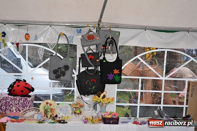 Zdjęcie w galerii na portalu naszraciborz.pl: Tworków bawi się na Nocy Świętojańskiej wiadomości z regionu