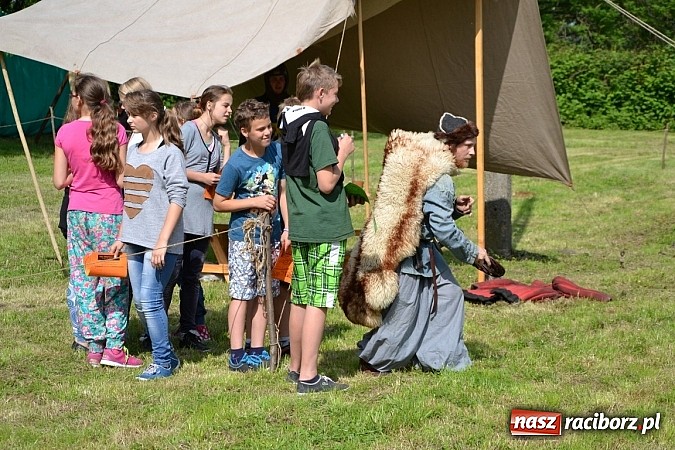 Zdjęcie w galerii na portalu naszraciborz.pl: Tworków bawi się na Nocy Świętojańskiej wiadomości z regionu