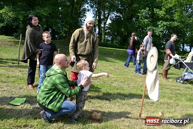 Zdjęcie w galerii na portalu naszraciborz.pl: Tworków bawi się na Nocy Świętojańskiej wiadomości z regionu