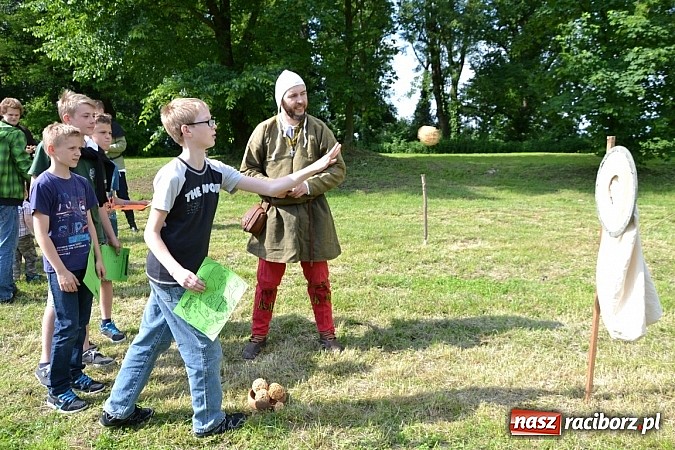 Zdjęcie w galerii na portalu naszraciborz.pl: Tworków bawi się na Nocy Świętojańskiej wiadomości z regionu