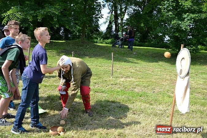 Zdjęcie w galerii na portalu naszraciborz.pl: Tworków bawi się na Nocy Świętojańskiej wiadomości z regionu