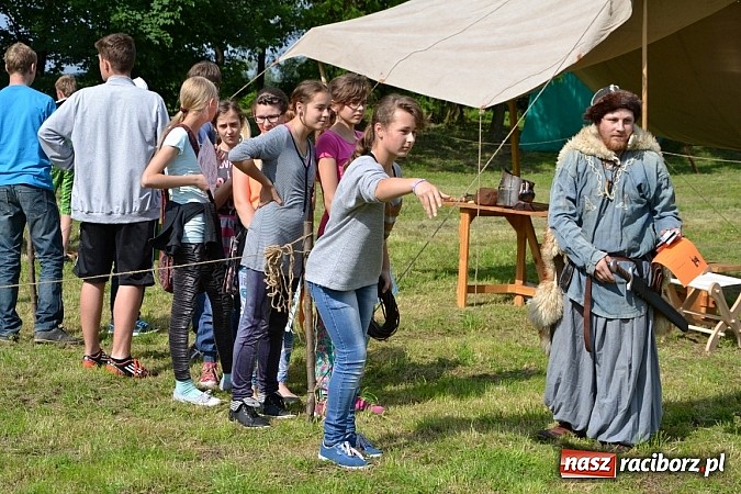 Zdjęcie w galerii na portalu naszraciborz.pl: Tworków bawi się na Nocy Świętojańskiej wiadomości z regionu