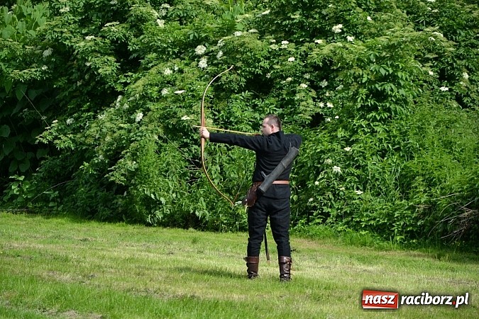 Zdjęcie w galerii na portalu naszraciborz.pl: Tworków bawi się na Nocy Świętojańskiej wiadomości z regionu