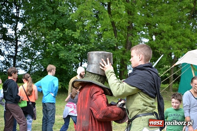 Zdjęcie w galerii na portalu naszraciborz.pl: Tworków bawi się na Nocy Świętojańskiej wiadomości z regionu