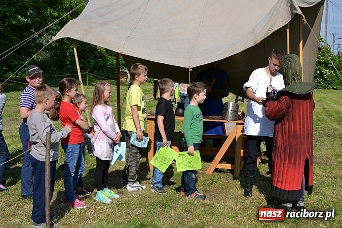 Zdjęcie w galerii na portalu naszraciborz.pl: Tworków bawi się na Nocy Świętojańskiej wiadomości z regionu