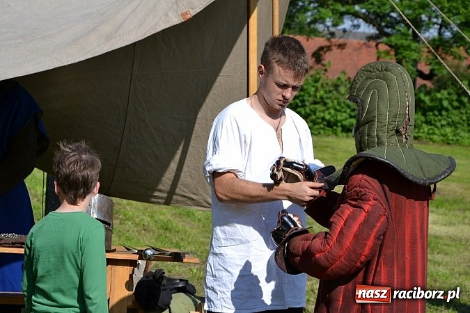 Zdjęcie w galerii na portalu naszraciborz.pl: Tworków bawi się na Nocy Świętojańskiej wiadomości z regionu