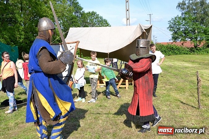 Zdjęcie w galerii na portalu naszraciborz.pl: Tworków bawi się na Nocy Świętojańskiej wiadomości z regionu
