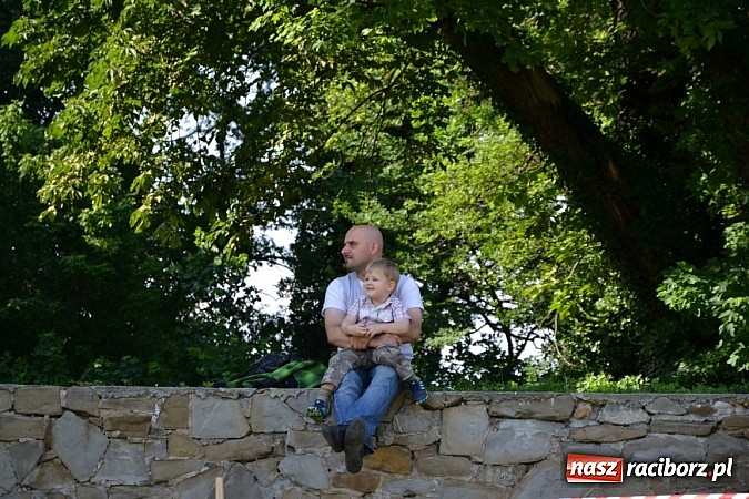 Zdjęcie w galerii na portalu naszraciborz.pl: Tworków bawi się na Nocy Świętojańskiej wiadomości z regionu