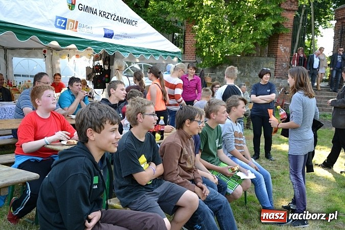 Zdjęcie w galerii na portalu naszraciborz.pl: Tworków bawi się na Nocy Świętojańskiej wiadomości z regionu