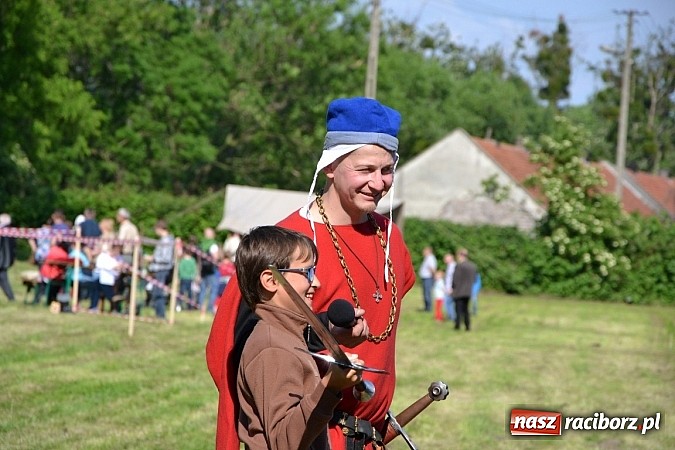Zdjęcie w galerii na portalu naszraciborz.pl: Tworków bawi się na Nocy Świętojańskiej wiadomości z regionu