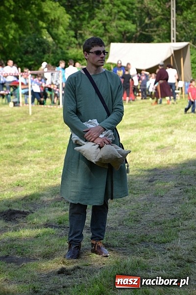 Zdjęcie w galerii na portalu naszraciborz.pl: Tworków bawi się na Nocy Świętojańskiej wiadomości z regionu