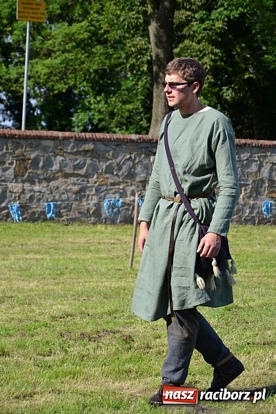 Zdjęcie w galerii na portalu naszraciborz.pl: Tworków bawi się na Nocy Świętojańskiej wiadomości z regionu