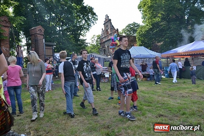 Zdjęcie w galerii na portalu naszraciborz.pl: Tworków bawi się na Nocy Świętojańskiej wiadomości z regionu