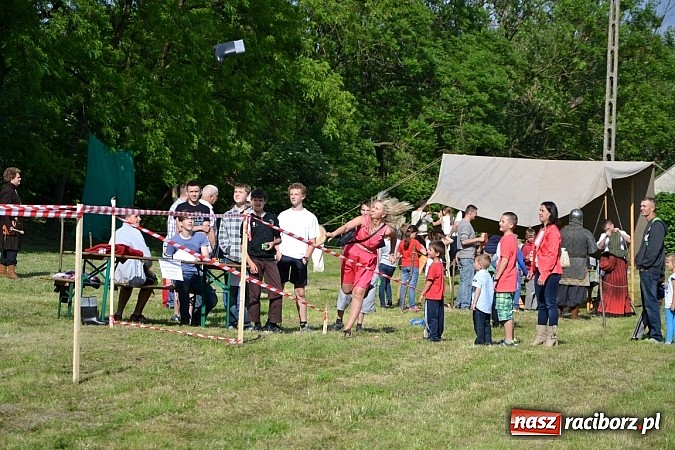 Zdjęcie w galerii na portalu naszraciborz.pl: Tworków bawi się na Nocy Świętojańskiej wiadomości z regionu