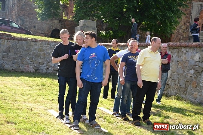 Zdjęcie w galerii na portalu naszraciborz.pl: Tworków bawi się na Nocy Świętojańskiej wiadomości z regionu