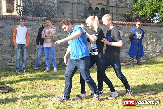 Zdjęcie w galerii na portalu naszraciborz.pl: Tworków bawi się na Nocy Świętojańskiej wiadomości z regionu