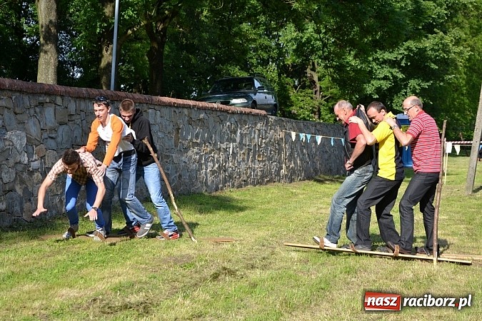 Zdjęcie w galerii na portalu naszraciborz.pl: Tworków bawi się na Nocy Świętojańskiej wiadomości z regionu
