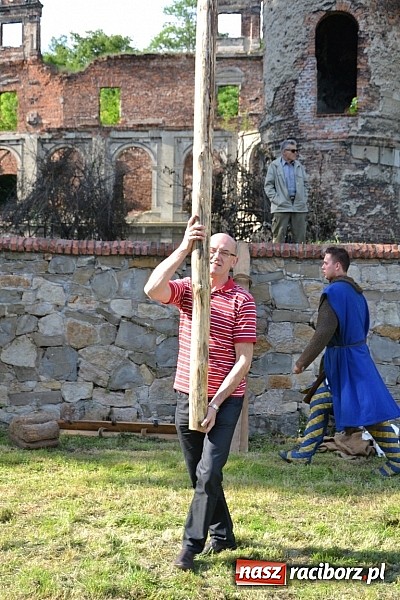 Zdjęcie w galerii na portalu naszraciborz.pl: Tworków bawi się na Nocy Świętojańskiej wiadomości z regionu