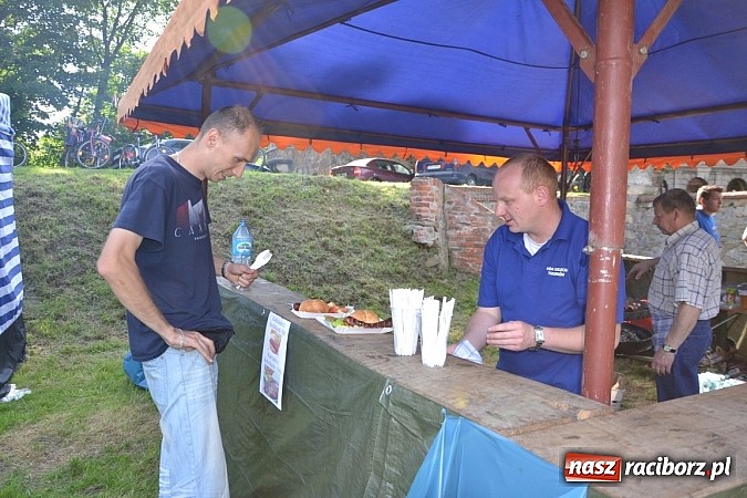 Zdjęcie w galerii na portalu naszraciborz.pl: Tworków bawi się na Nocy Świętojańskiej wiadomości z regionu