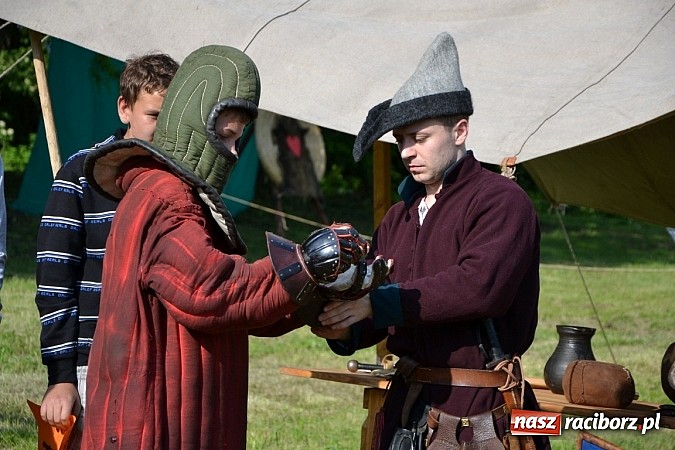 Zdjęcie w galerii na portalu naszraciborz.pl: Tworków bawi się na Nocy Świętojańskiej wiadomości z regionu