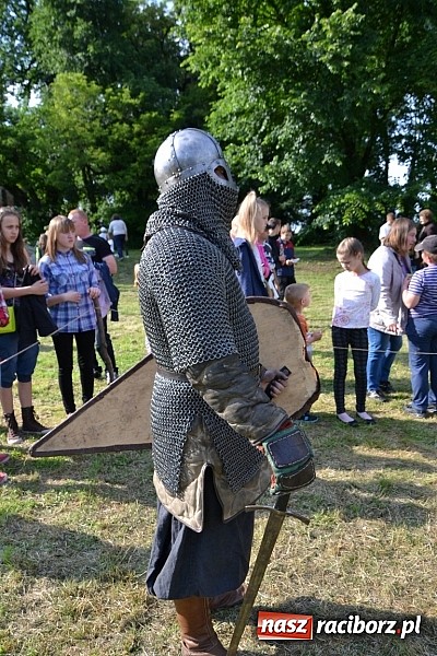 Zdjęcie w galerii na portalu naszraciborz.pl: Tworków bawi się na Nocy Świętojańskiej wiadomości z regionu