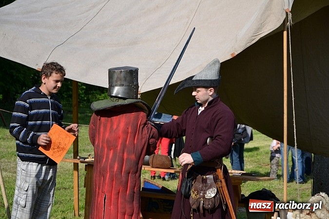 Zdjęcie w galerii na portalu naszraciborz.pl: Tworków bawi się na Nocy Świętojańskiej wiadomości z regionu