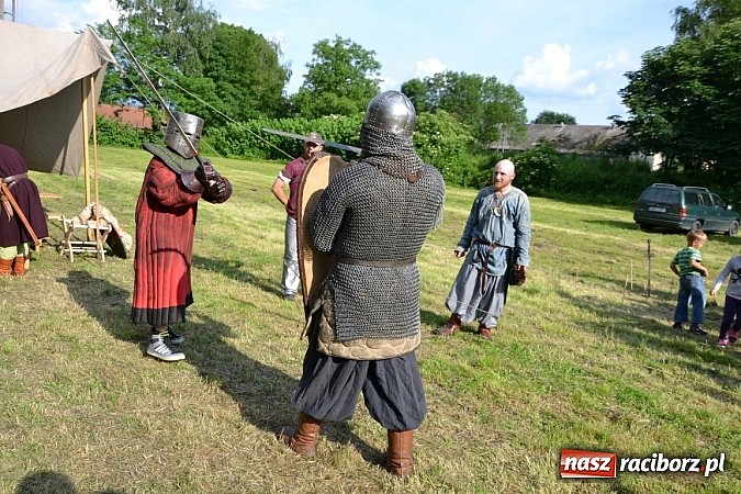 Zdjęcie w galerii na portalu naszraciborz.pl: Tworków bawi się na Nocy Świętojańskiej wiadomości z regionu