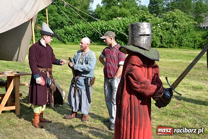 Zdjęcie w galerii na portalu naszraciborz.pl: Tworków bawi się na Nocy Świętojańskiej wiadomości z regionu