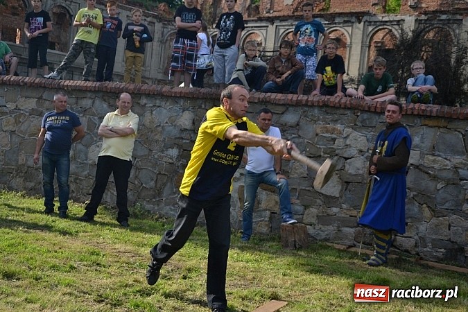 Zdjęcie w galerii na portalu naszraciborz.pl: Tworków bawi się na Nocy Świętojańskiej wiadomości z regionu