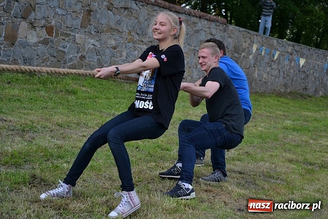 Zdjęcie w galerii na portalu naszraciborz.pl: Tworków bawi się na Nocy Świętojańskiej wiadomości z regionu