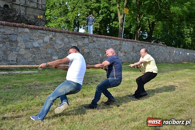 Zdjęcie w galerii na portalu naszraciborz.pl: Tworków bawi się na Nocy Świętojańskiej wiadomości z regionu