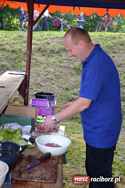 Zdjęcie w galerii na portalu naszraciborz.pl: Tworków bawi się na Nocy Świętojańskiej wiadomości z regionu